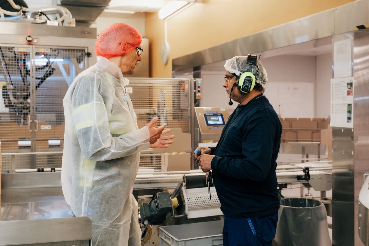 Justervesenet fører tilsyn med produsenter av ferdigpakninger i hele landet og i alle bransjer. FaceFirst / Justervesenet